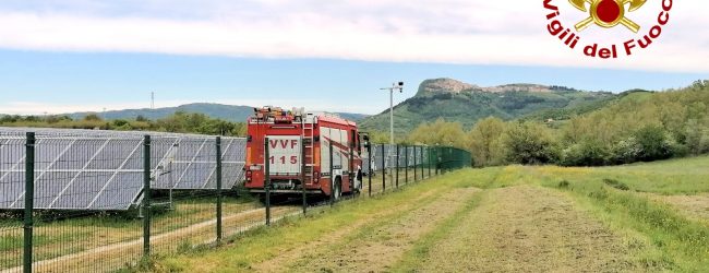 Sant’Andrea di Conza| In fiamme un impianto fotovoltaico, intervengono i vigili del fuoco