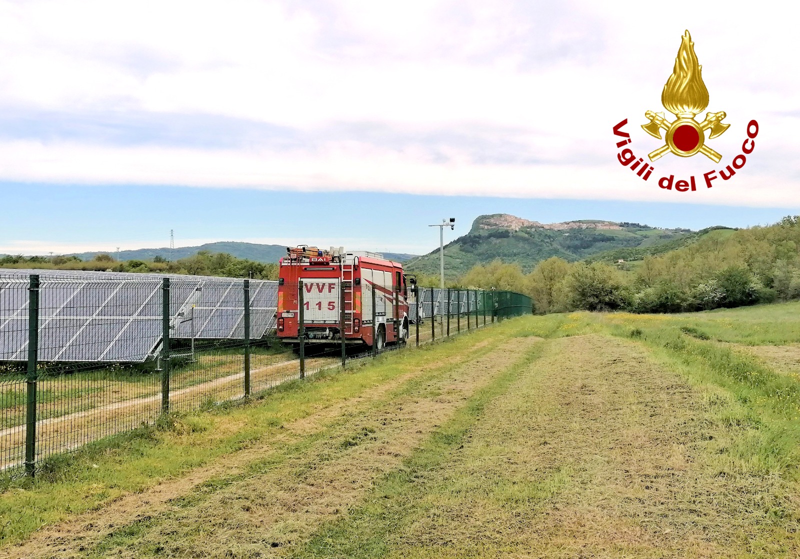 Sant’Andrea di Conza| In fiamme un impianto fotovoltaico, intervengono i vigili del fuoco