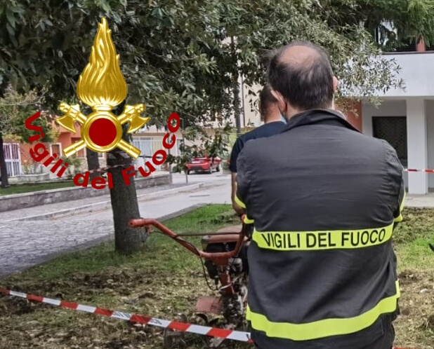 Bisaccia| Si ferisce agli arti mentre pulisce il giardinetto comunale, ricoverato al Moscati