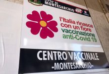 Montesarchio, il M5S: “All’hub vaccinale problemi organizzativi, lunghe attese e affollamenti”
