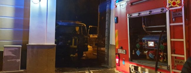 Quadrelle| Camion in fiamme nel cimitero, indagini dei carabinieri