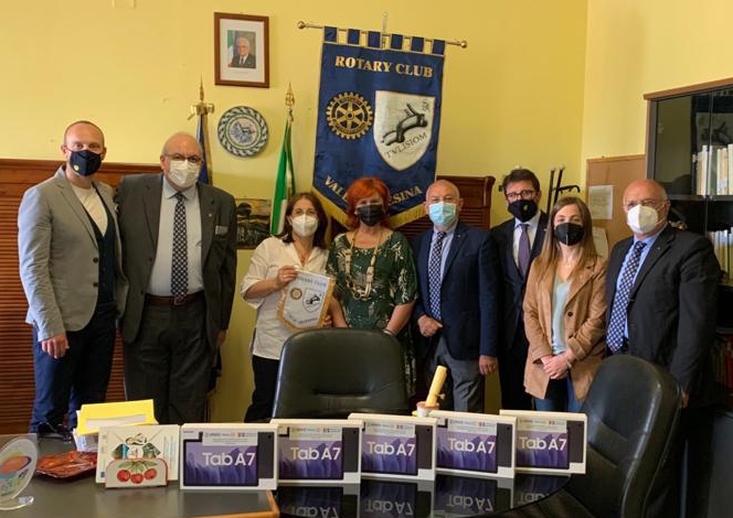 Il Rotary Club Valle Telesina consegna 10 tablet alle scuole del territorio