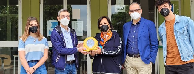 Benevento|  Gesesa per il sociale: consegnato  un defibrillatore al Liceo Sportivo Rummo