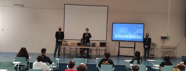 Avellino| Bambini scomparsi e bullismo, alunni dell’Ic Regina Marghetita-Da Vinci a scuola di polizia
