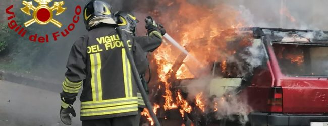 Montoro| Auto in transito in fiamme a Misciano, paura per 67enne