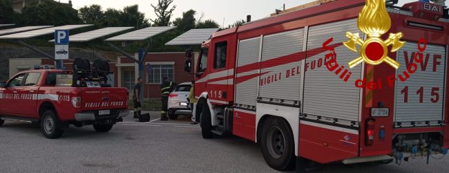 Avellino| Neonato resta chiuso da solo in auto, intervengono i vigili del fuoco