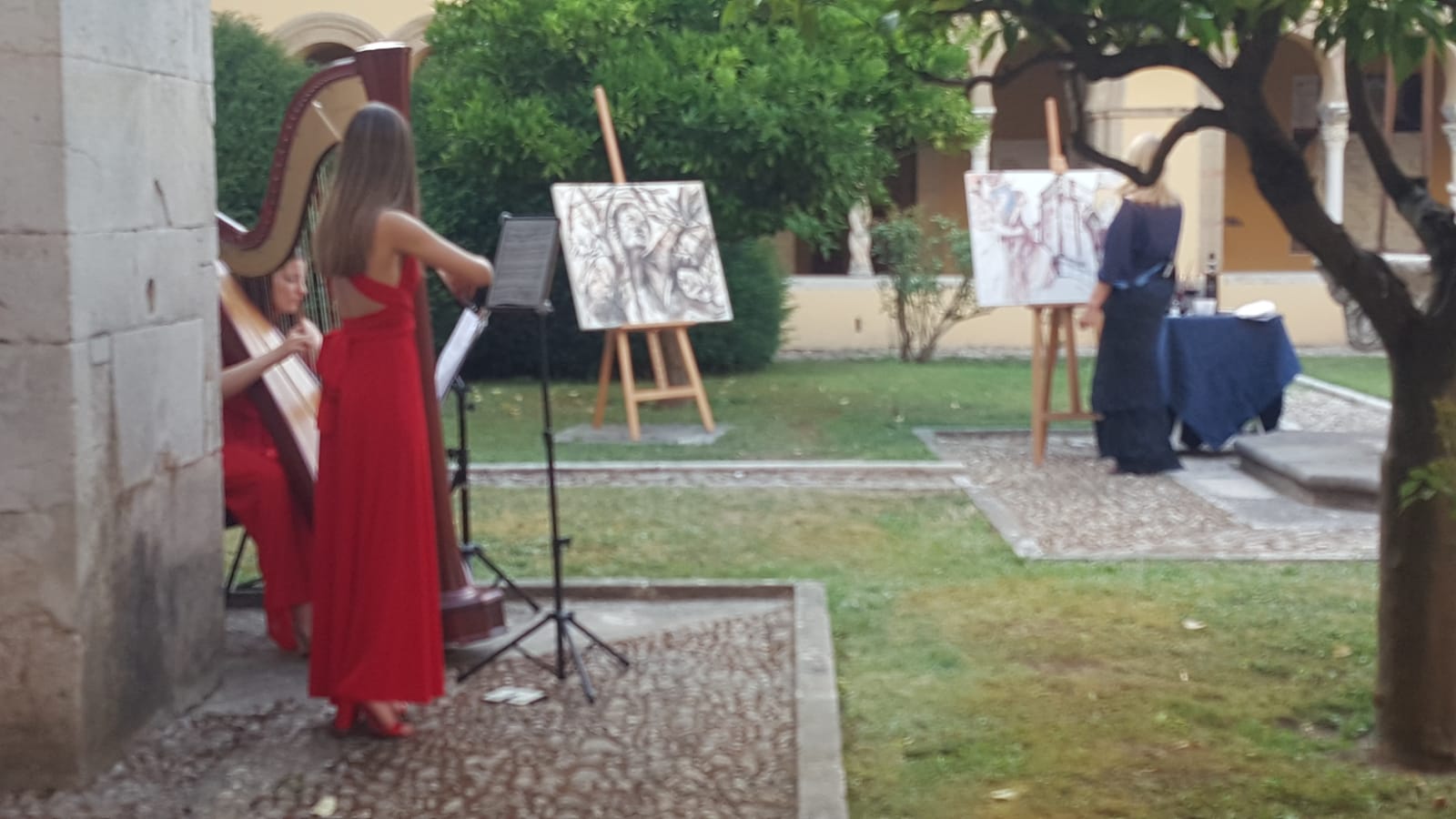 Decennale UNESCO a Benevento, ieri la performance “enoartistica” di Elisabetta Rogai