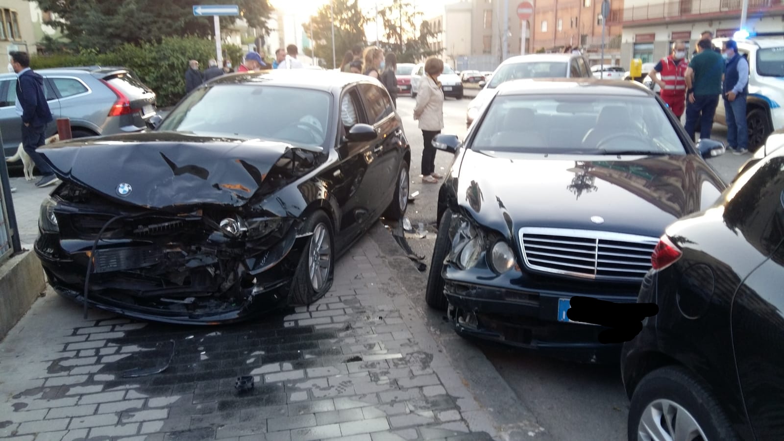 Incidente stradale in via Flora, un ferito