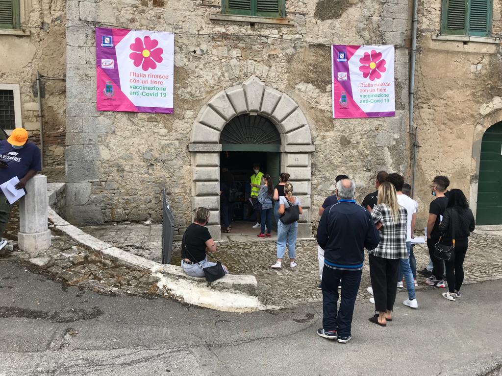 Open day e vaccini nelle farmacie: il Sannio accelera