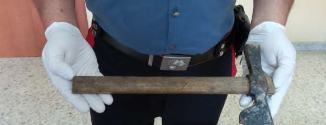 Baiano| Armato di ascia dà in escandescenza e si scaglia contro i carabinieri, arrestato 47enne