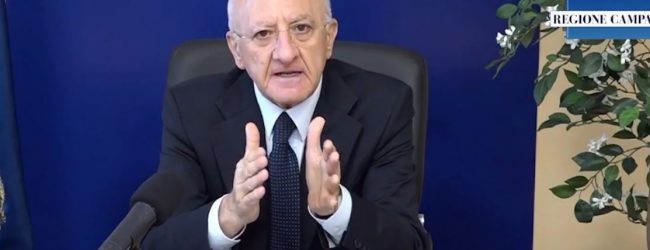 Covid, De Luca: “In Campania pronti a chiudere reparti per posti letto”