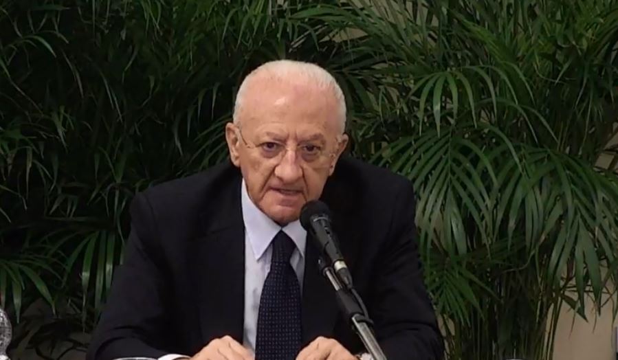 Covid, De Luca: “Togliere mascherina non e’ sbarco in Normandia”