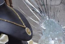 Spari e rapina in gioielleria, paura a Dugenta