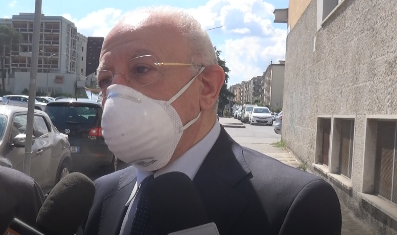 Covid, De Luca:  in Campania obbligo di mascherina all’aperto fino a marzo