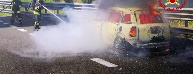 Baiano| Auto in fiamme sull’A16, intervengono i vigili del fuoco