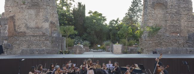 Con “Le Quattro Stagioni” l’OFB trionfa al Teatro Romano nella notte degli europei