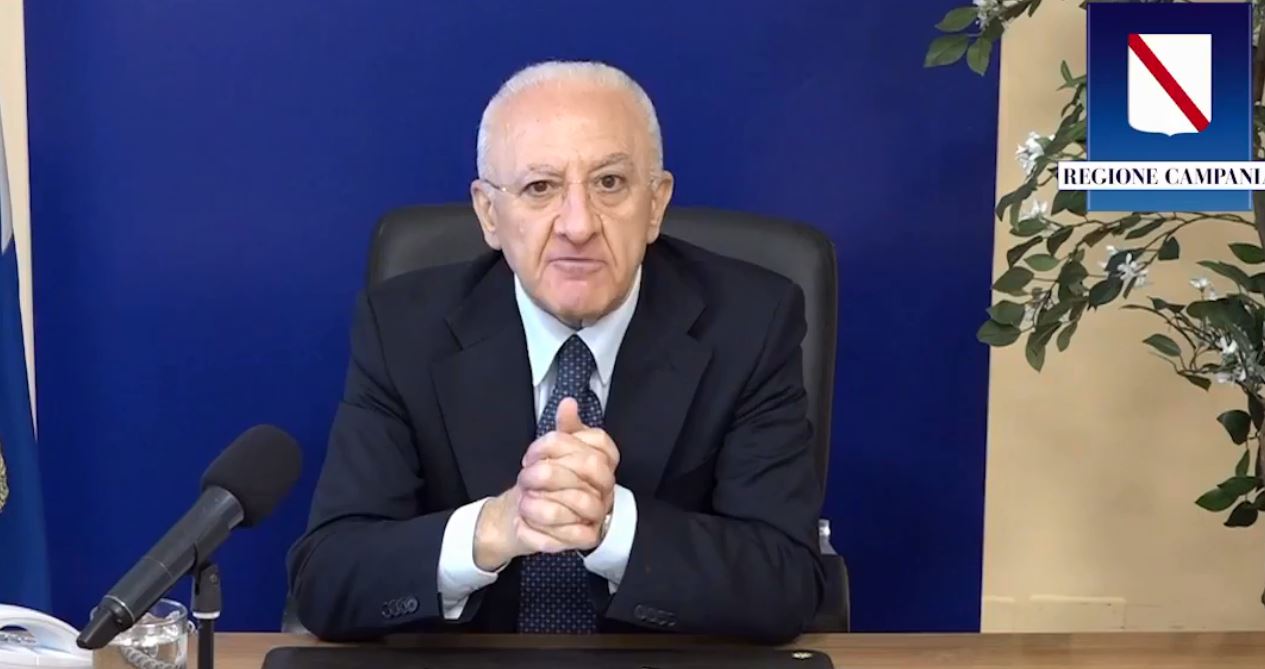 Vaccini, De Luca: se necessario rinvieremo inizio scuola