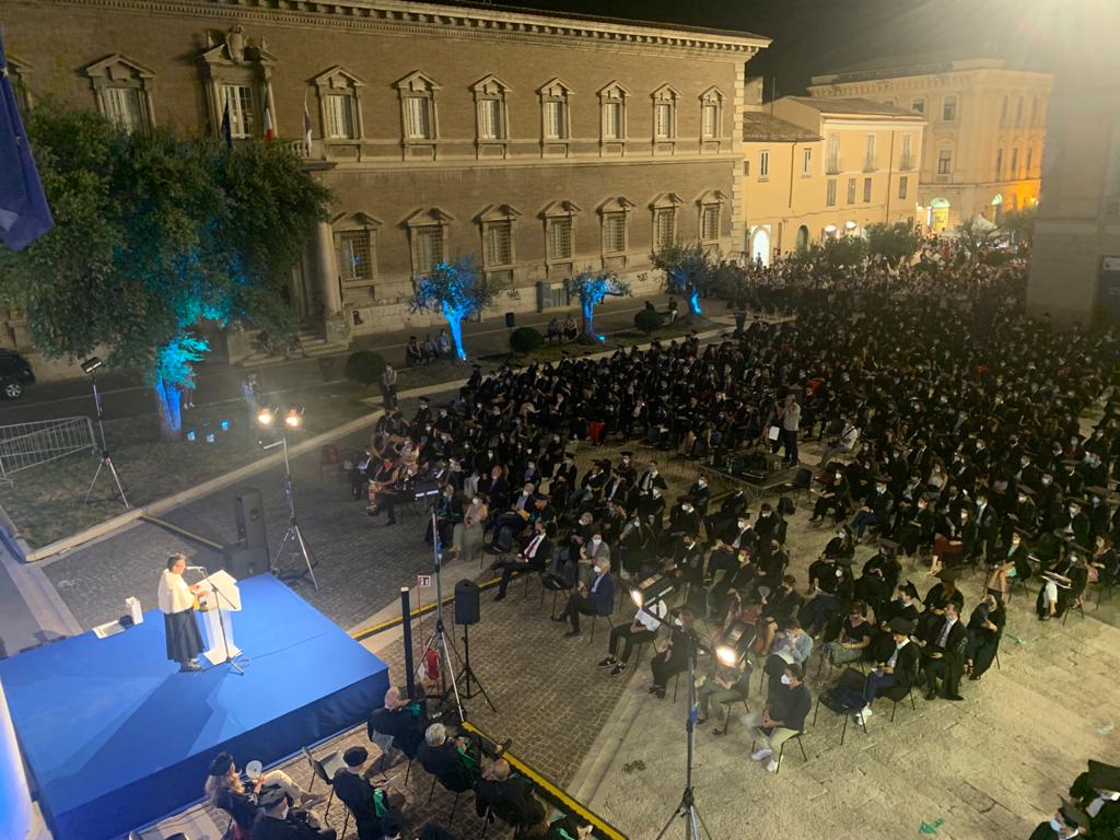 800 neolaureati Unisannio in piazza, festa grande a Benevento
