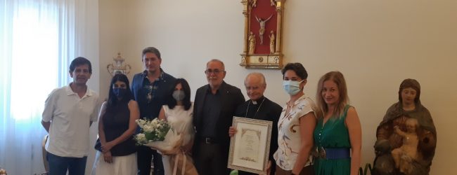 Avellino| Gli Architetti consegnano al vescovo Aiello una pergamena per la sua azione in città