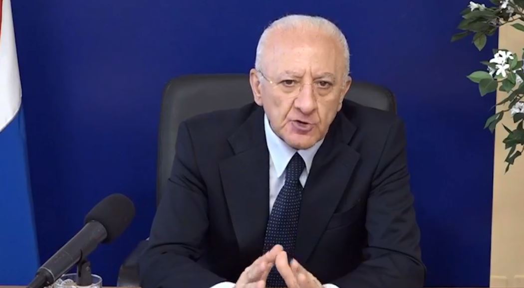 Covid, De Luca: “Preoccupante il dato dei positivi odierni. Immunizzare l’80% degli under 18 se vogliamo tornare in classe”