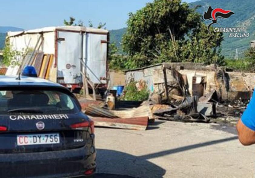 Montoro| Incendio nella notte distrugge ricovero per attrezzi e galline, indagini in corso