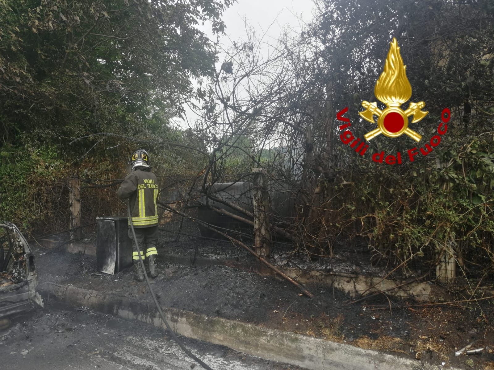 Avellino| Auto in fiamme a Pianodardine, paura per il conducente: danni a una cabina elettrica