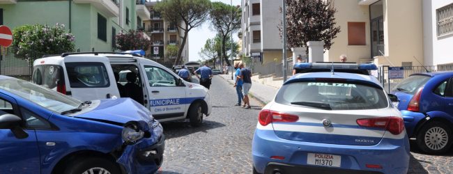 Auto contro volante della Polizia, ritirata patente ad un ventenne di Benevento