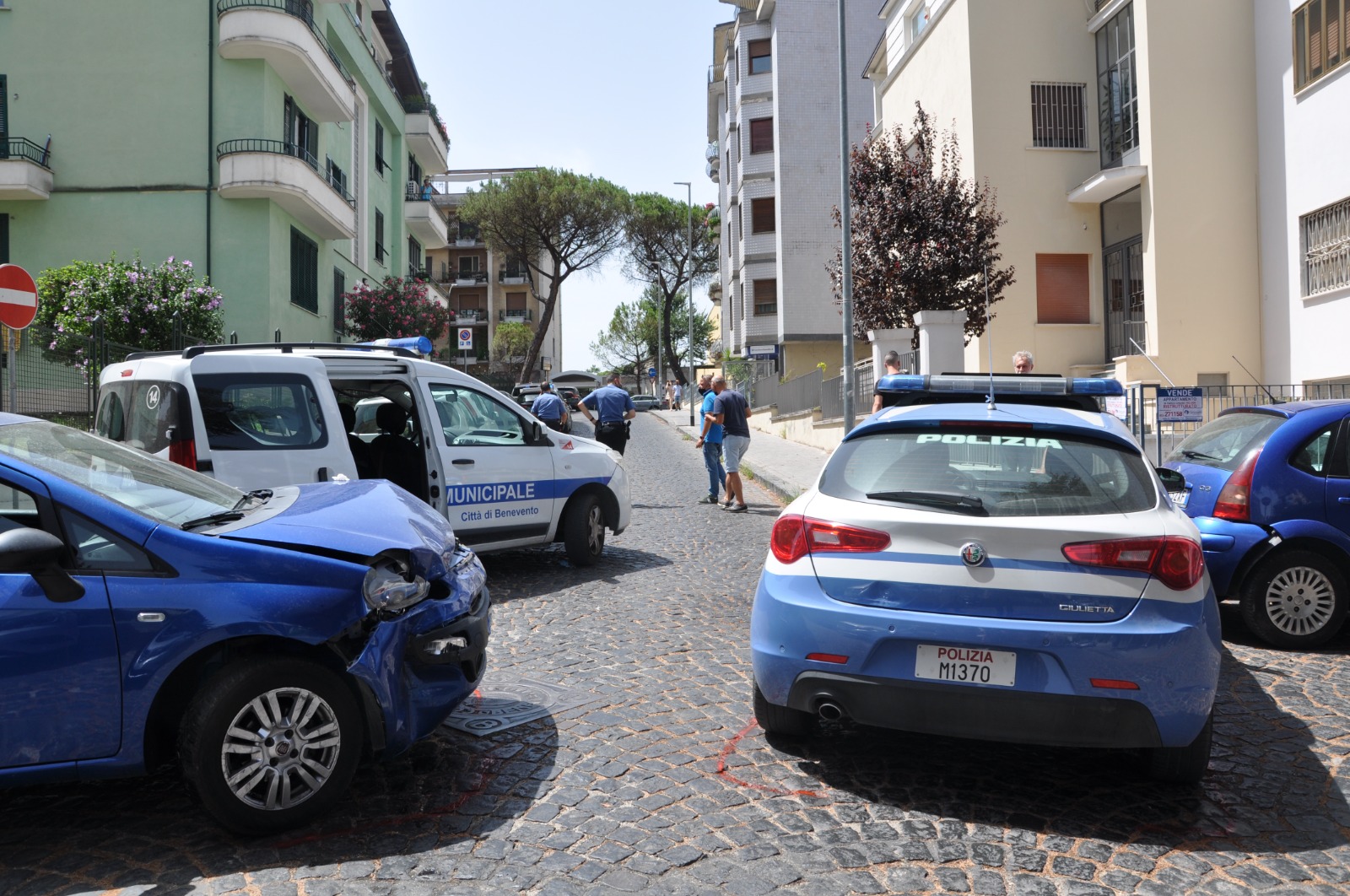 Auto contro volante della Polizia, ritirata patente ad un ventenne di Benevento