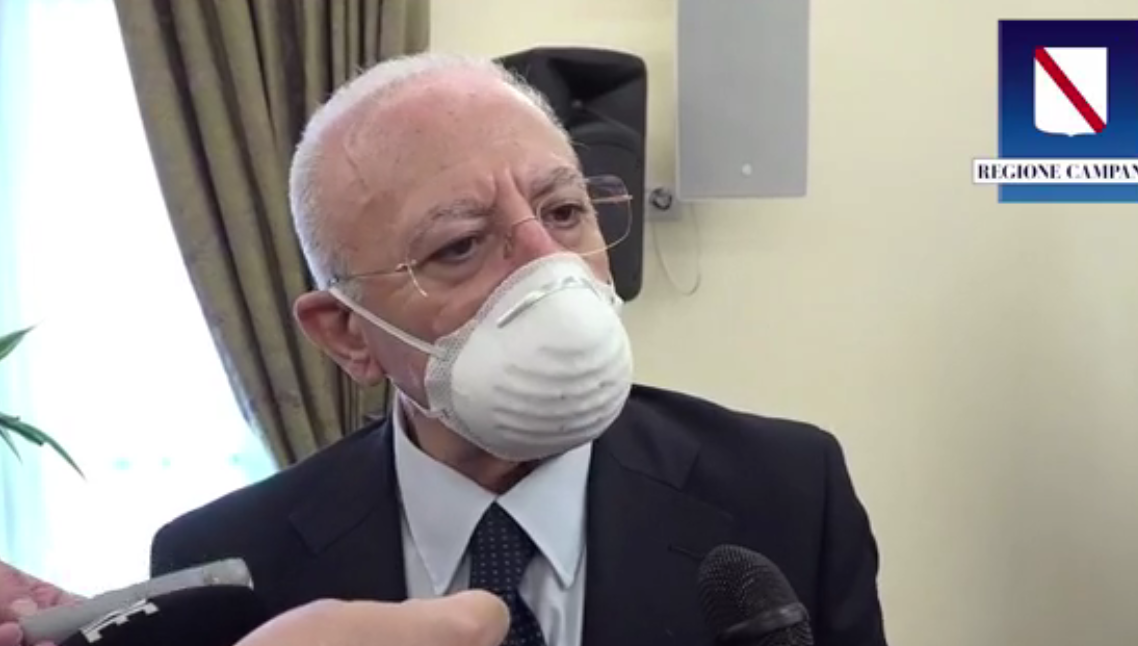 Scuola, De Luca: “Rinviare ripresa di 20-30 giorni per ‘raffreddare’ il contagio”