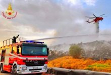 Incendi in Irpinia: impegnate tutte le squadre dei vigili del fuoco e un elicottero. Continuano le ricerche della scomparsa con droni e unità cinofile