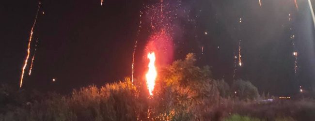 Avellino| Fuochi pirotecnici, in fiamme due aree nei pressi dello stadio: intervengono i pompieri