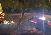 Incendio a Bagnoli Irpino, a fuoco legna, due furgoni e un fuoristrada