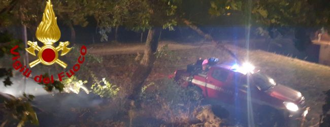 Incendio a Bagnoli Irpino, a fuoco legna, due furgoni e un fuoristrada