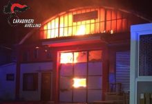 Pietradefusi| In fiamme opificio, danni anche a due capannoni adiacenti