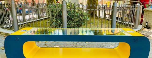 Chiusano San Domenico| Iniziata l’installazione delle panchine intelligenti, con wifi e ricarica energetica