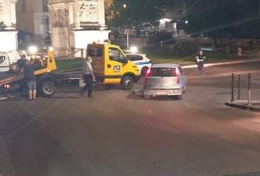 Rissa all’Arco di Traiano, ferito un vigile urbano