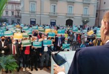 Mastella arringa la piazza e avverte i colonnelli