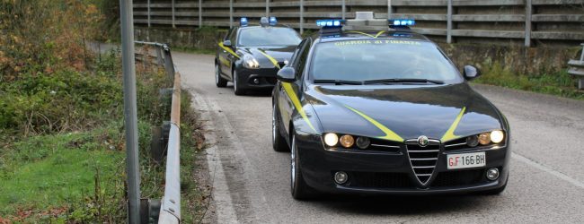 Coltivava e vendeva marijuana in casa, la finanza arresta 36enne residente a Benevento