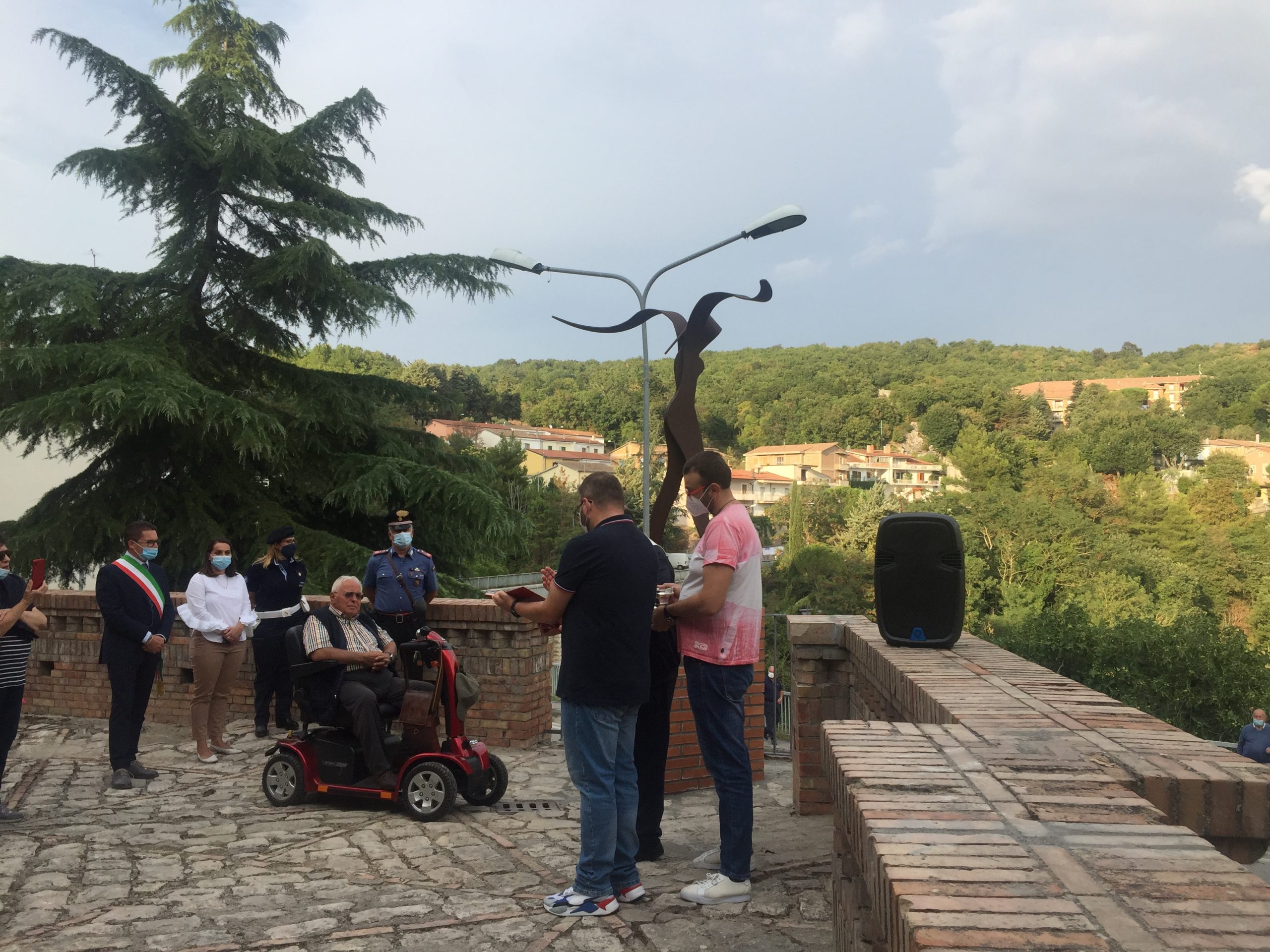 Buonalbergo,inaugurato il monumento ai migranti