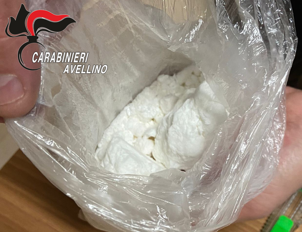 Lioni| In auto con 280 grammi di cocaina nascosti sotto al sedile, 33enne ai domiciliari