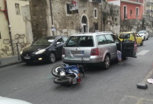 Benevento|Scontro tra auto e motorino in via del Pomerio, ferito un giovane