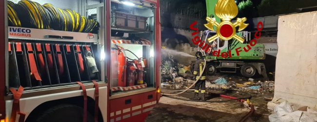 Montefredane| Incendio in un’azienda di trattamento dei rifiuti, intervento dei vigili del fuoco