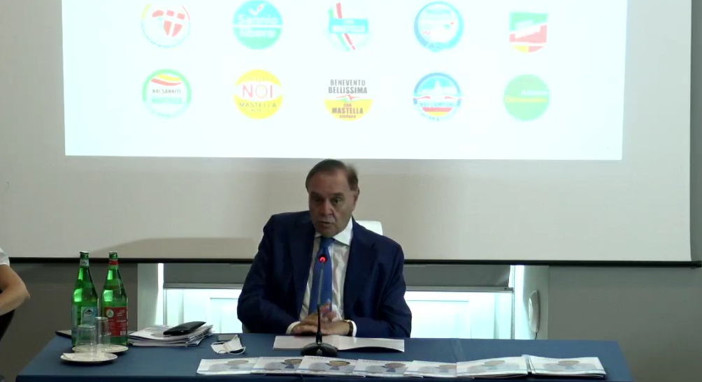 Mastella, proscenio assoluto su di sè