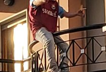 Montoro| Quarantenne litiga con i familiari e minaccia di lanciarsi dal balcone: salvato dai Carabinieri