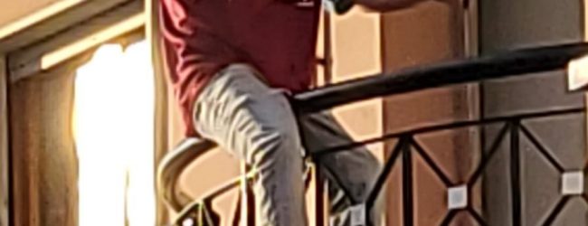 Montoro| Quarantenne litiga con i familiari e minaccia di lanciarsi dal balcone: salvato dai Carabinieri