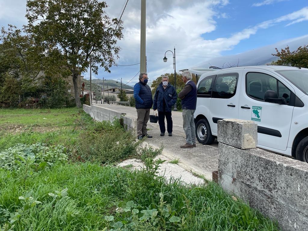 Incendio Airola, venerdì consiglio comunale straordinario. Oggi  prelievi di terreno a Moiano