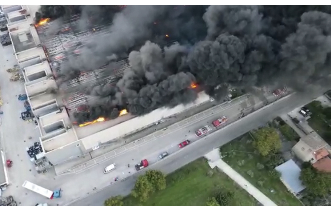 Incendio Airola, domani scuole chiuse in diversi comuni della Valle Caudina