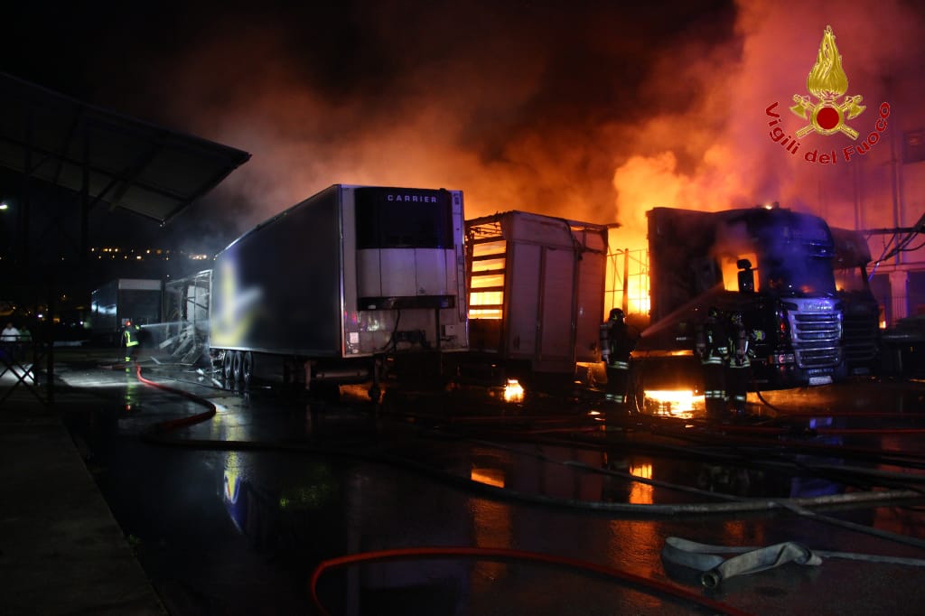 Incendio Montefredane, 2° aggiornamento Arpac: primi dati qualità dell’aria