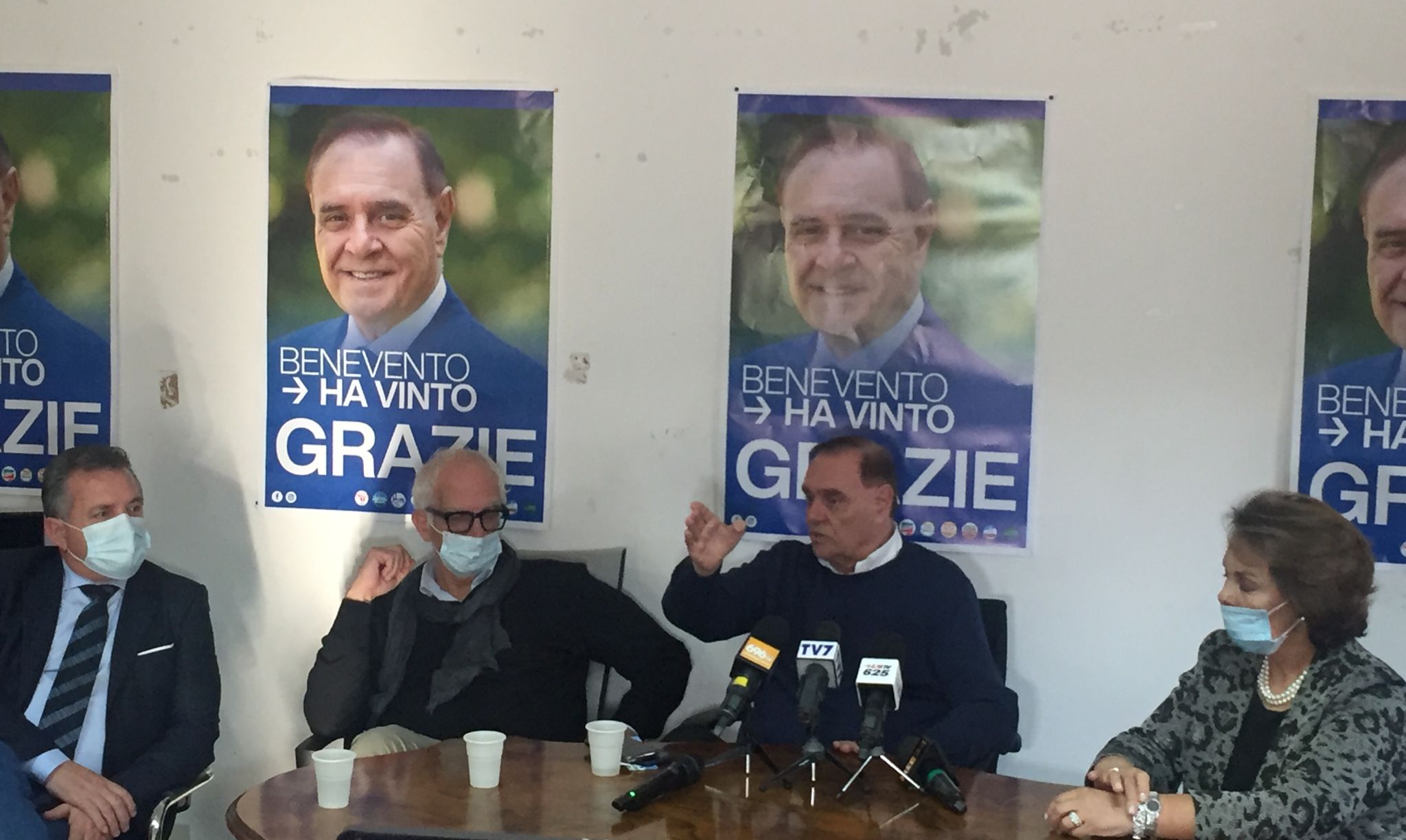 Clemente Mastella commenta la sua rielezione in conferenza stampa