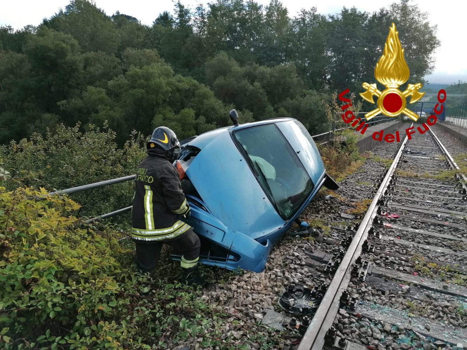 Prata Principato Ultra| Auto esce fuori strada e finisce sui binari, 33enne trasportata al Moscati